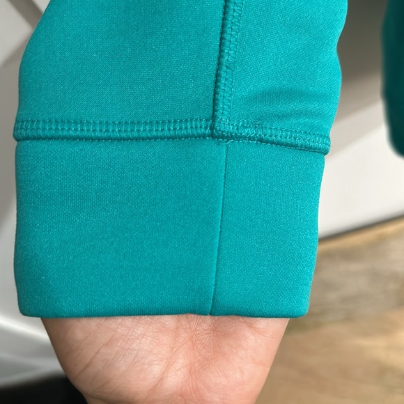 North Face Women Hoddie - Picture 5 of 5